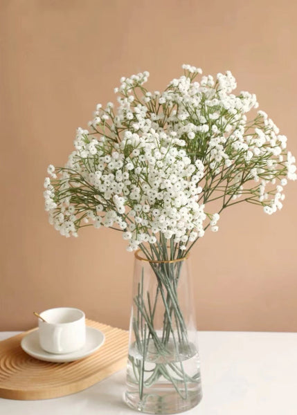 White Artificial Baby Breath Flowers styled in a clear vase – realistic 61cm faux stems adding soft elegance to modern or rustic home décor