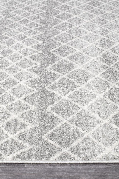 Close-up of Oasis 454 Silver Rug showing silver diamond pattern