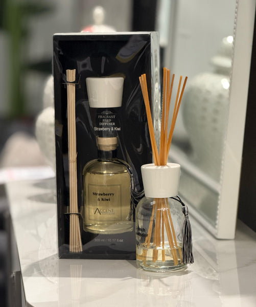 300ML Strawberry & Kiwi fragrance diffuser with white ceramic cap, displayed with reed sticks and gift box – a fresh and stylish home scent accessory.