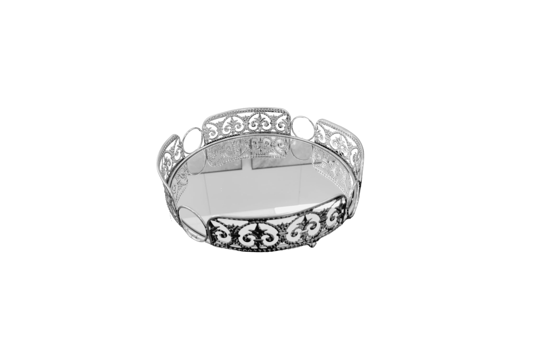 Petite silver Lucy tray with fine patterning – perfect for jewelry, candles, or gifts.